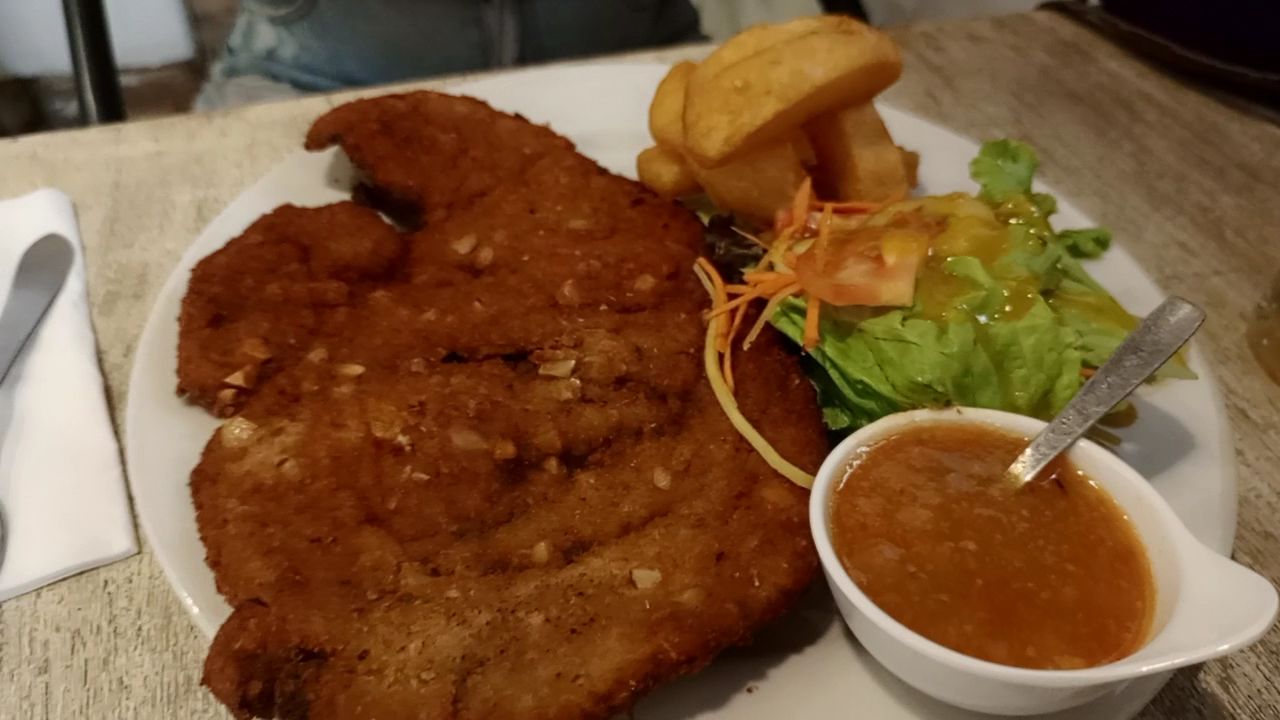 Chuleta apanada con papas — Restaurante Ringlete