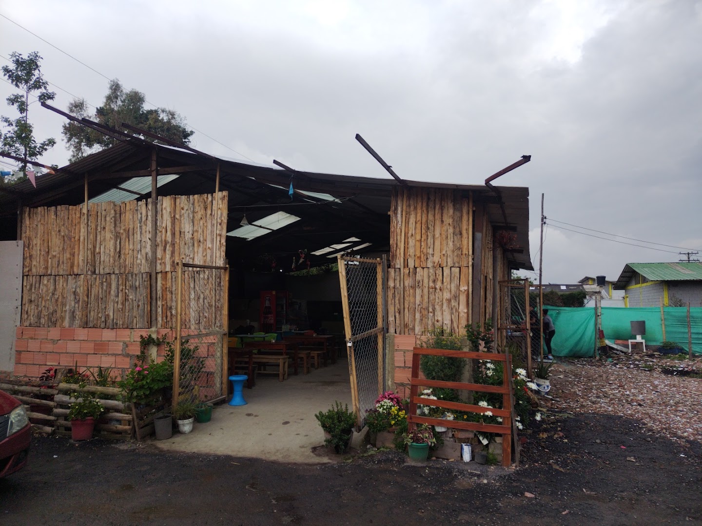 Fachada en madera y guadua — Restaurante Rosita, Guaymaral