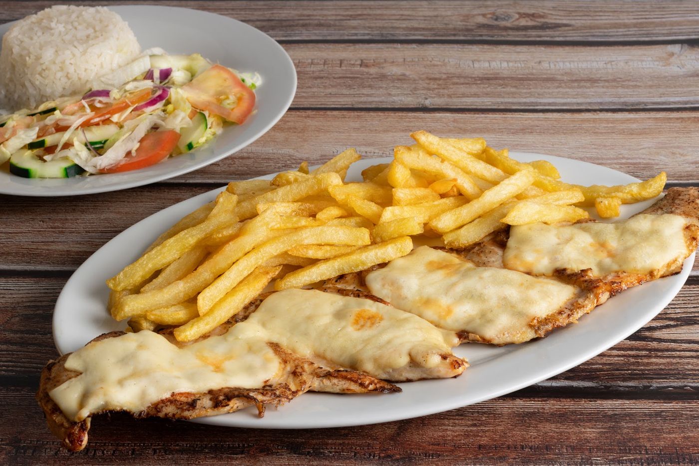 Filetes gratinados con papas — Restaurante sabor y sazón