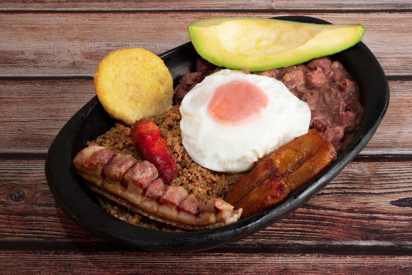 Bandeja completa en Restaurante sabor y sazón