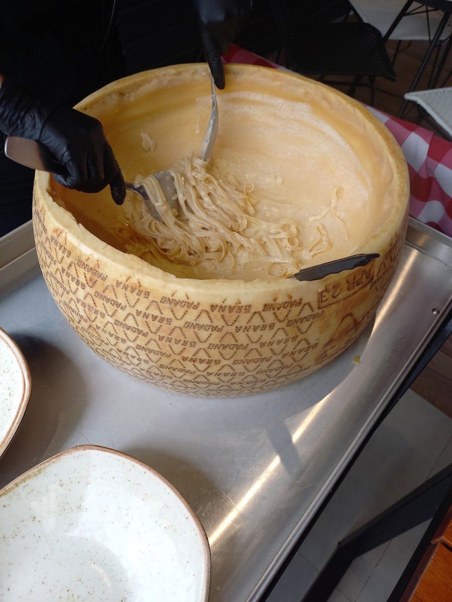 Pasta en la rueda de queso — Restaurante San Marzano (San Pío)