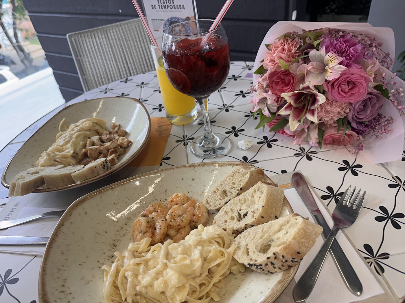 Pasta cremosa y sangría — Restaurante San Marzano (San Pío)