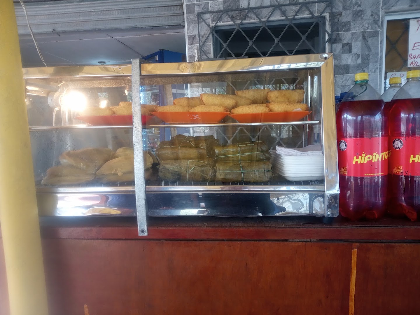 Vitrina con pasteles — Restaurante Santandereano Donde La Nona