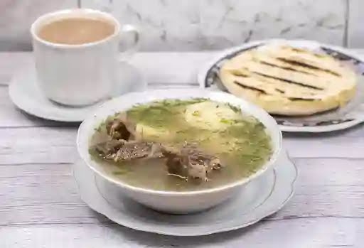 Caldo con arepa y tinto — Restaurante Y Cafeteria El Sazón De Mi Tolima