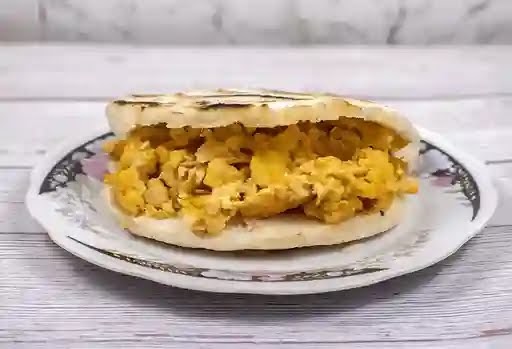 Arepa rellena de huevo — Restaurante Y Cafeteria El Sazón De Mi Tolima