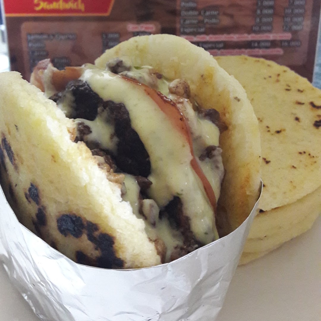 Arepa rellena para llevar — Restaurante y Comidas Rápidas El Fogón Búcaro