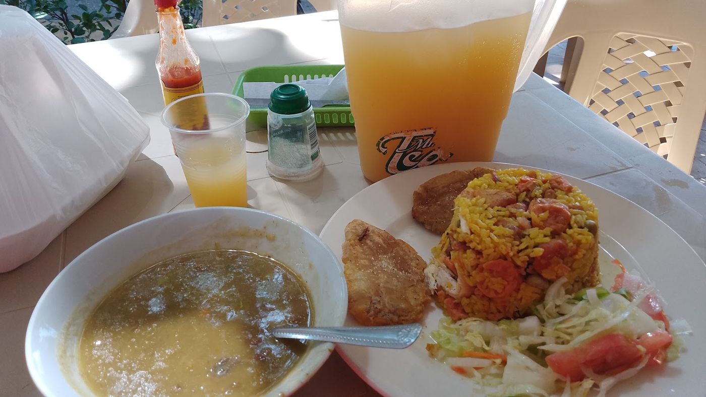 Sopa, arroz y jugo — Restaurante Y Frutera Don King