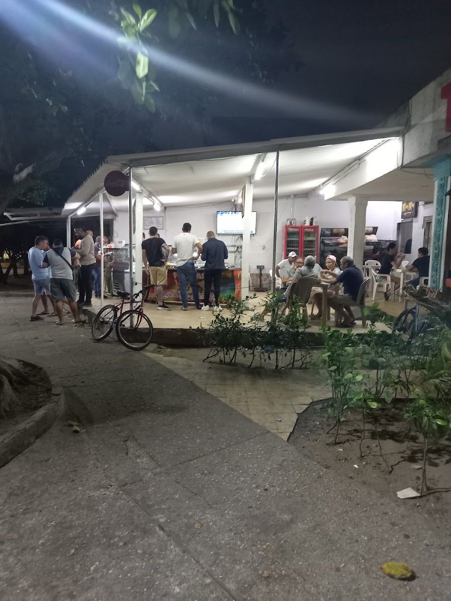 Abierto 24 horas en Restaurante Y Frutera Don King