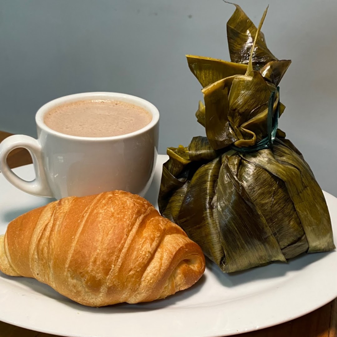 Desayuno con tamal y cafe — Restaurante y piqueteadero chicharrón al fogón