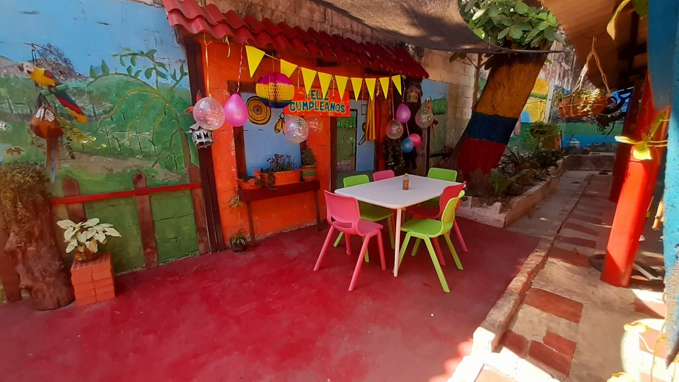 Patio de colores en Restaurante y Refresqueria el Patio Casero