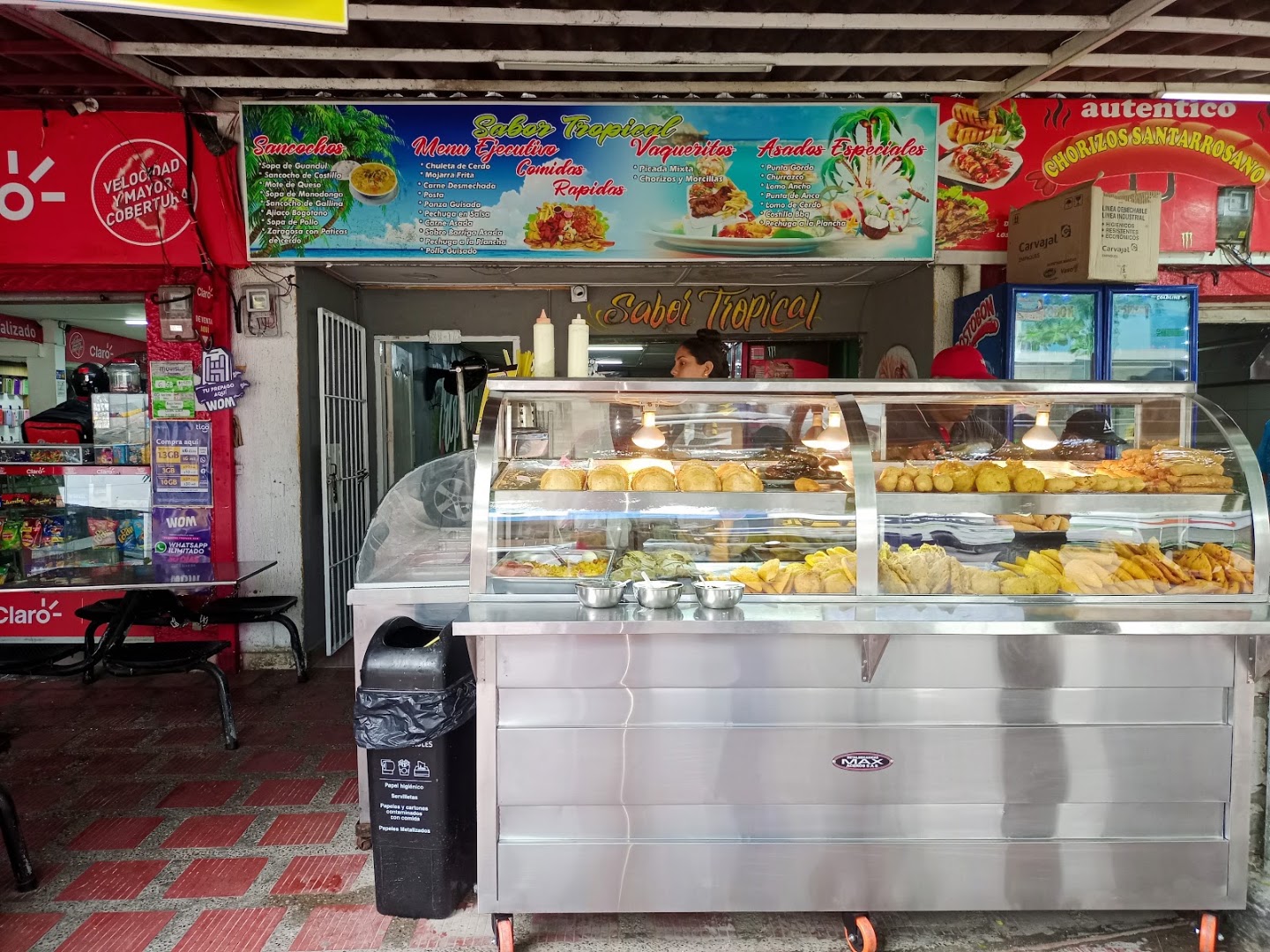 Vitrina de frituras — Restaurante y refresqueria Sabor Tropical