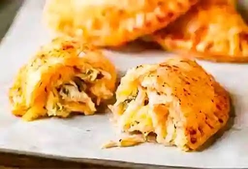 Empanadas doradas y crocantes — Restaurante y refresqueria Sabor Tropical