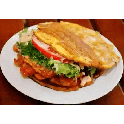 Sándwich con carne, lechuga y tomate — Restaurante y refresqueria Sabor Tropical