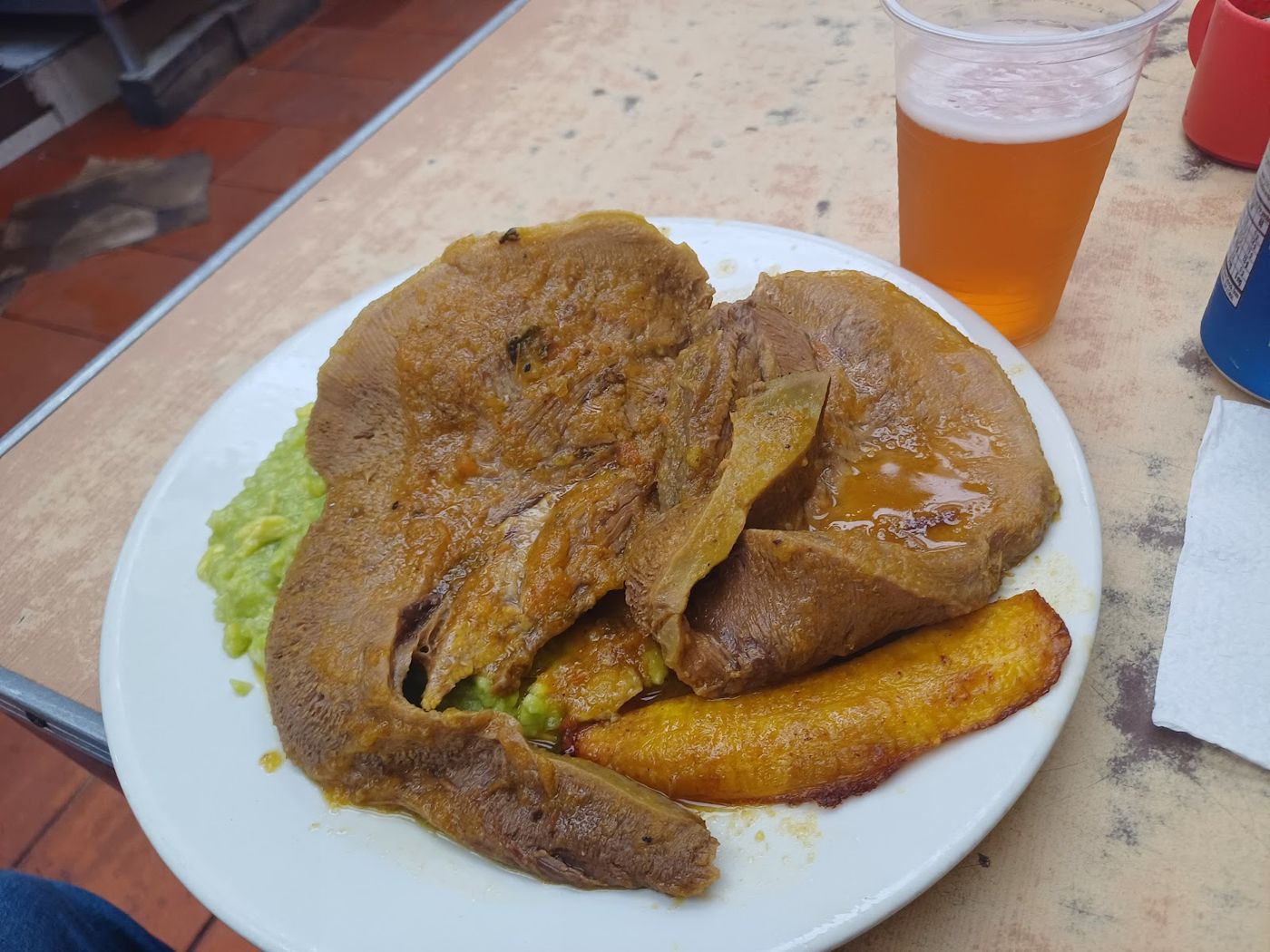 Carne en salsa con maduro — Restaurante Zapatoca