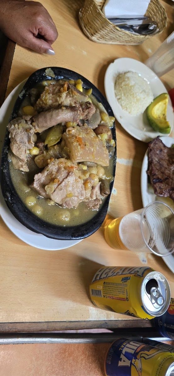 Guiso en cazuela — Restaurante Zapatoca