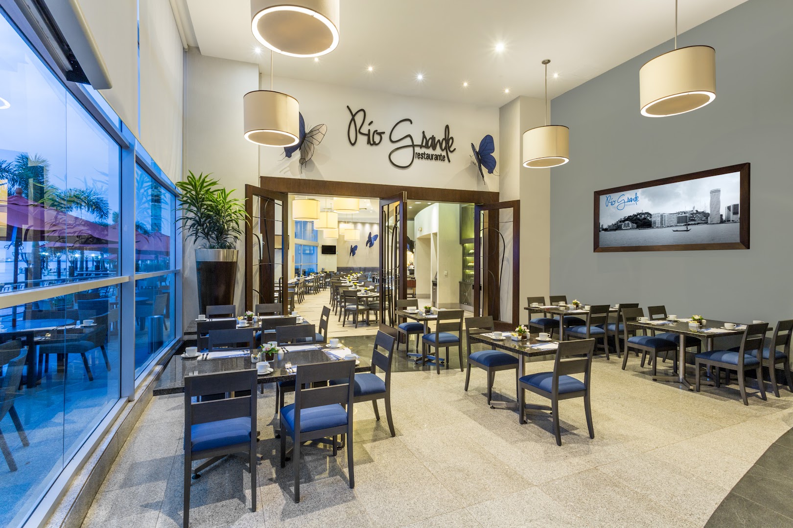 Salón elegante con letrero Rio Grande — Rio Grande