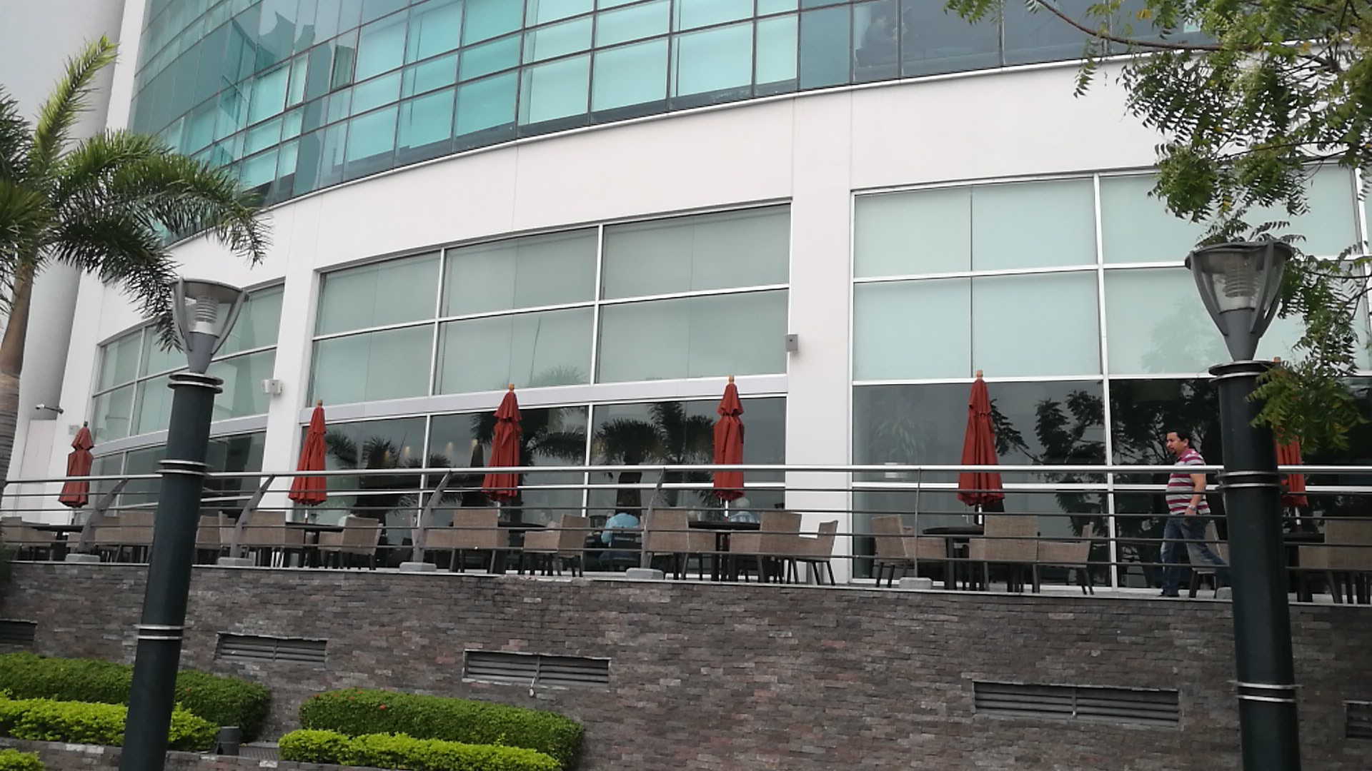 Fachada moderna del restaurante — Rio Grande