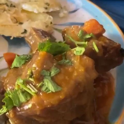 Carne en salsa — Sazón Refinado