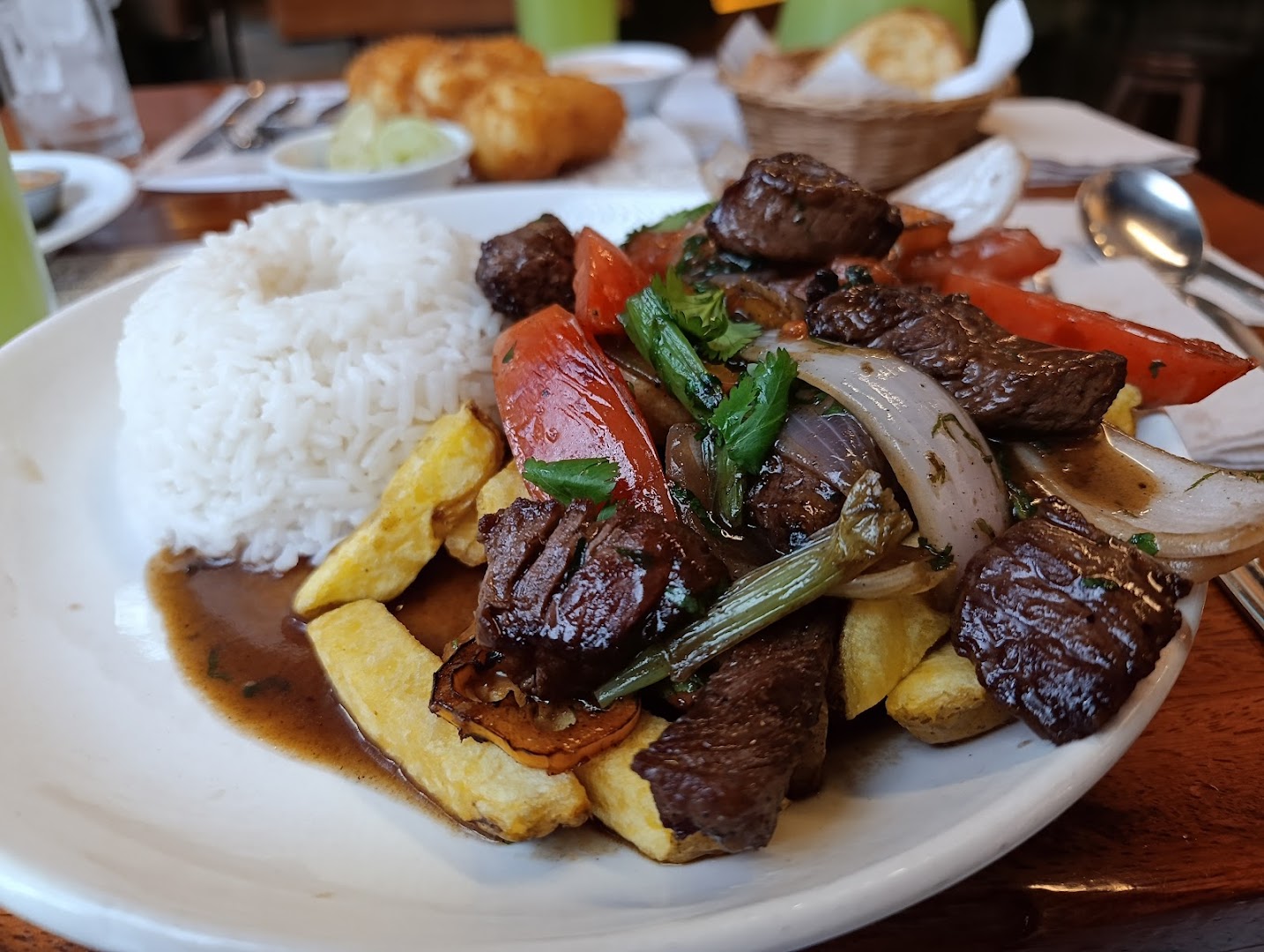 Lomo saltado con arroz — Siete Sopas Lince