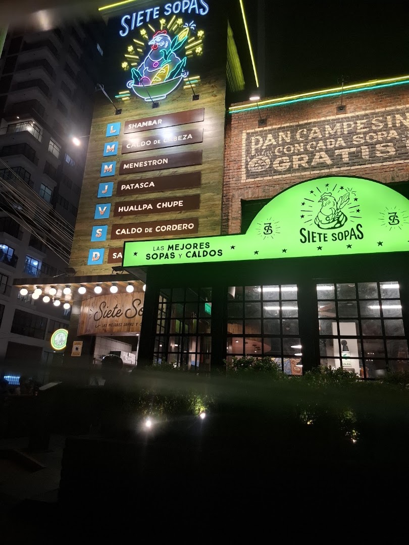 Fachada de noche — Siete Sopas Lince