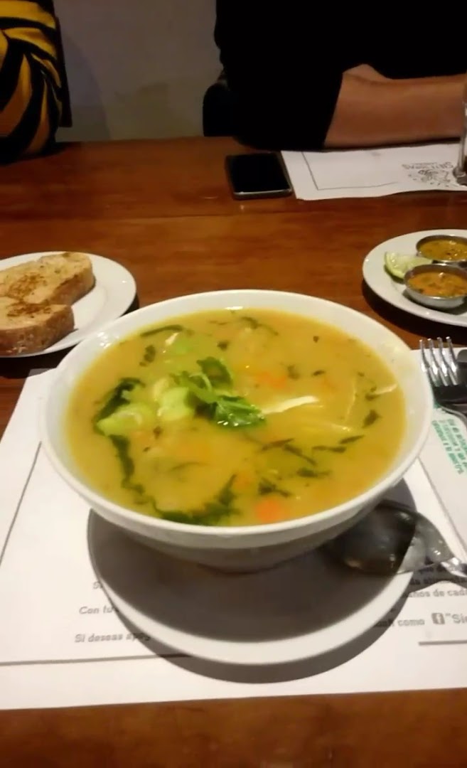 Sopa criolla con pollo y verduras